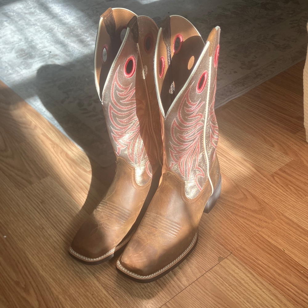 Ariat square toe rose gold women’s cowboy boots 8.5